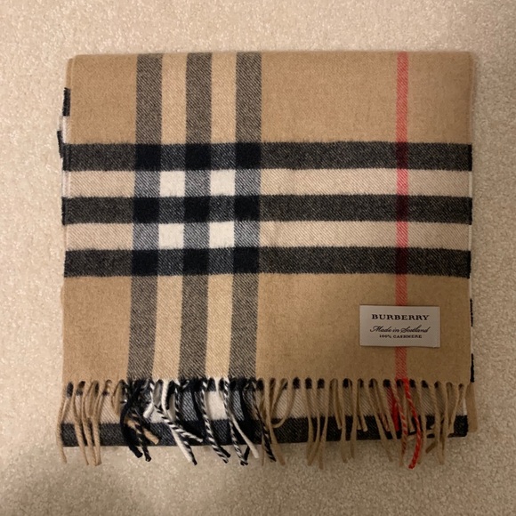 ‼️SOLD‼️Burberry Classic Check Cashmere Scraf